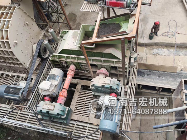 制砂設(shè)備用啥好-用吉宏液壓對(duì)輥破碎機(jī)??！