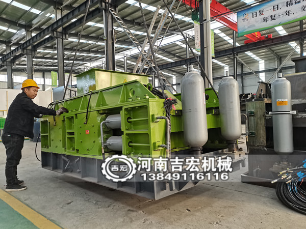 無(wú)錘頭設(shè)計(jì)對(duì)輥制砂機(jī)-砂石廠老板們的賺錢(qián)利器！